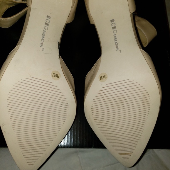 BCBG Generation Pumps - Picture 4 of 5